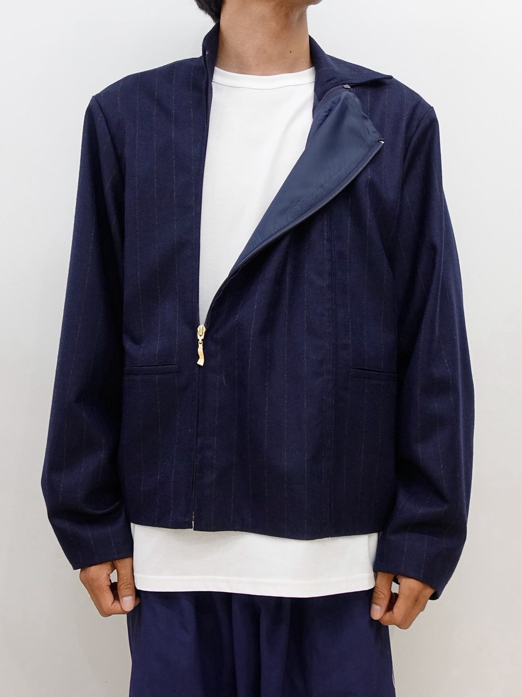 "FLOW" / NAVY