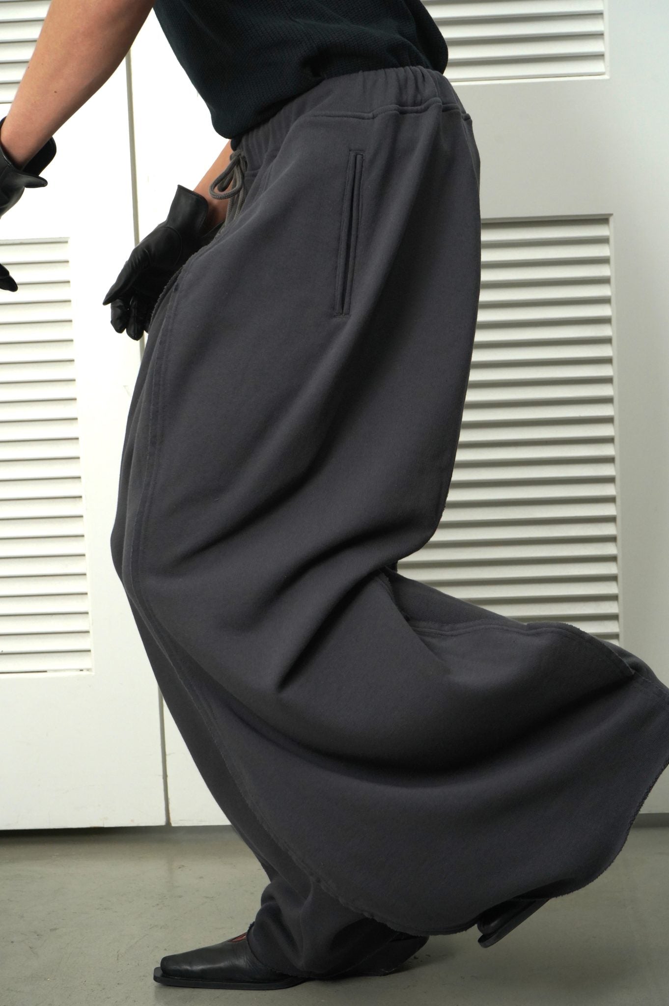 "SUPER MUSCLE" / Cold Charcoal