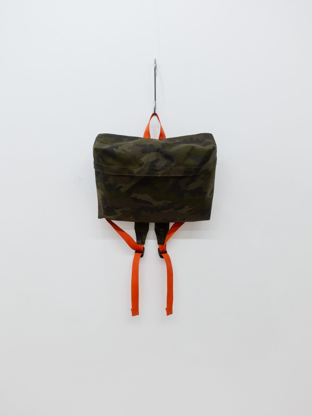 "LIGHT" / CAMO