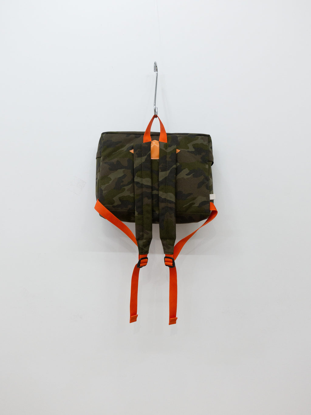 "LIGHT" / CAMO