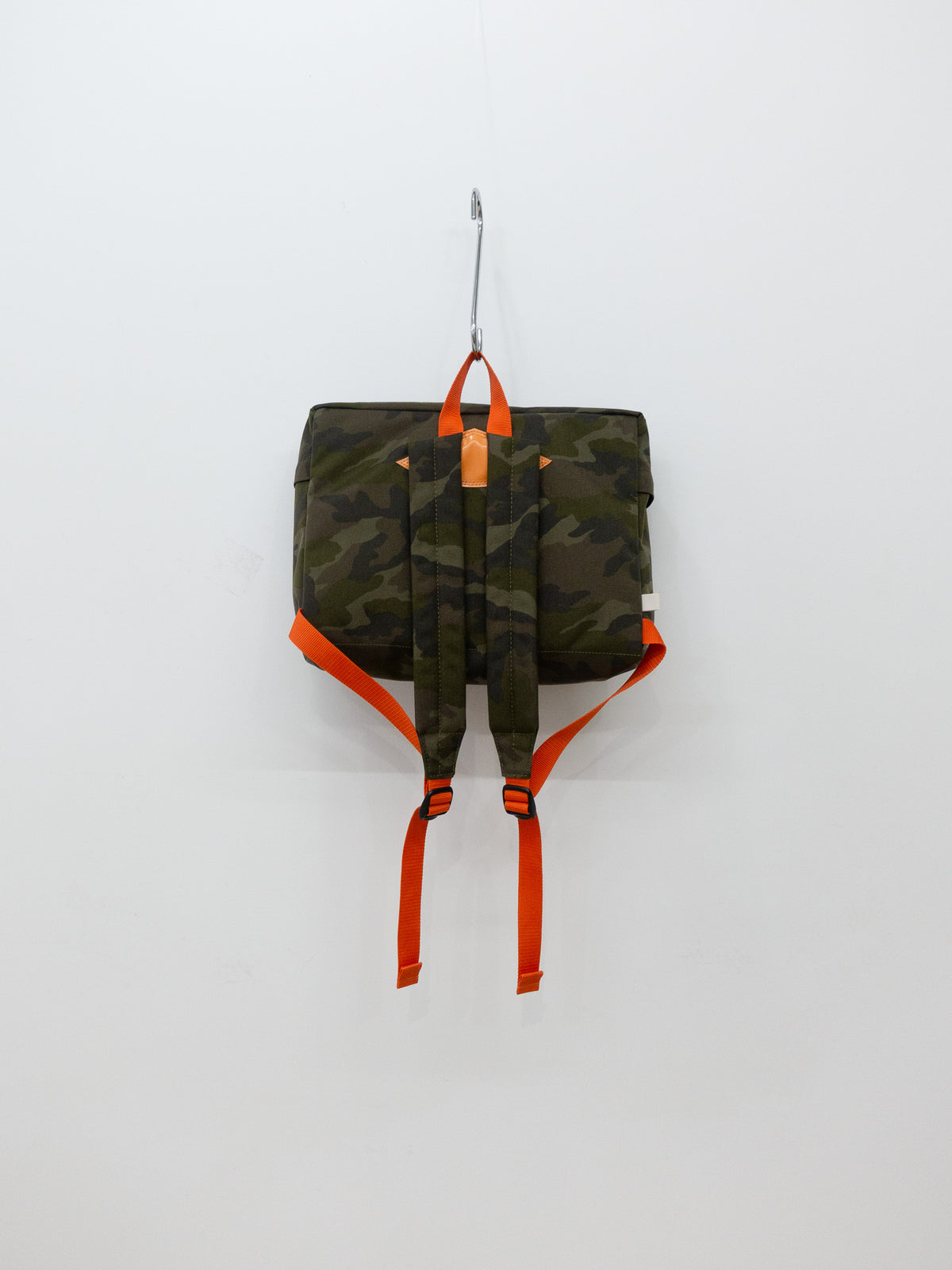 "LIGHT" / CAMO