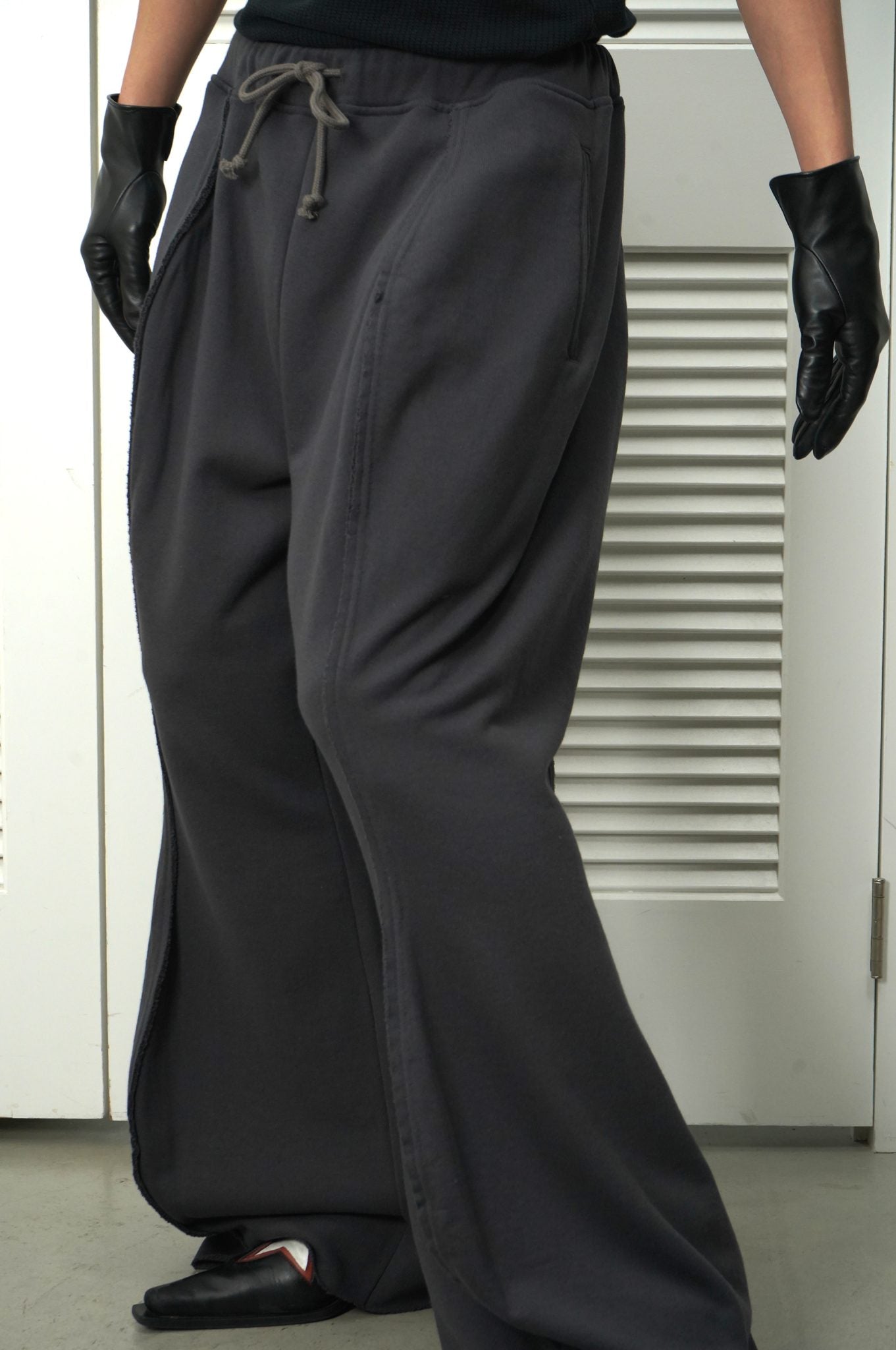 "SUPER MUSCLE" / Cold Charcoal