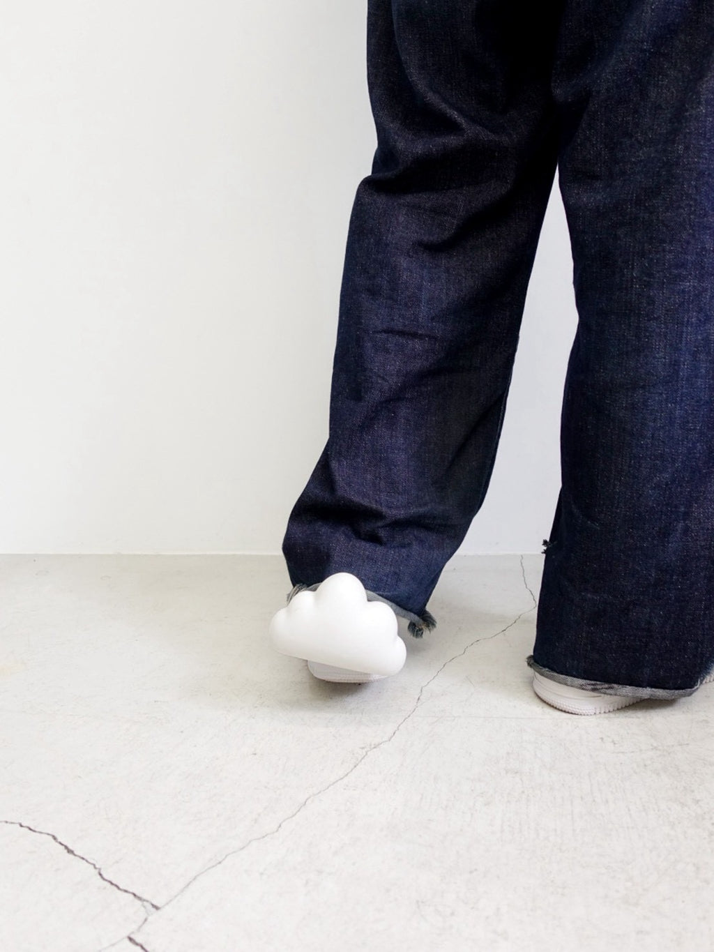 "Walk On Air" / WHITE
