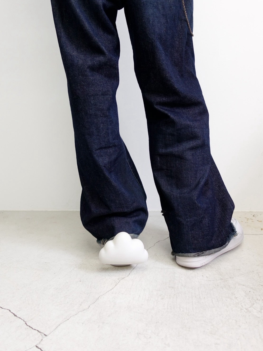 "Walk On Air" / WHITE